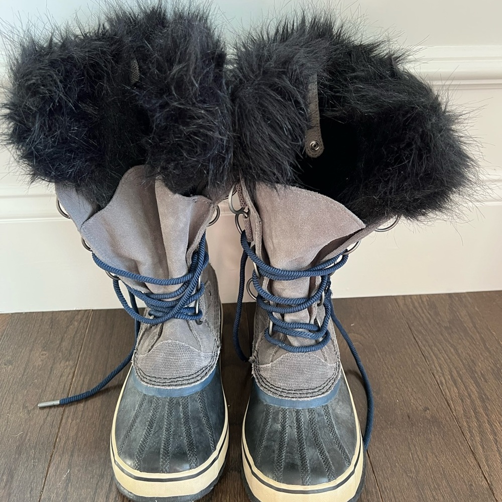 Sorel Joan of Artcic boots - size 9 womens